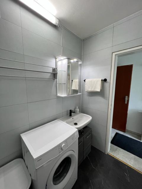 Ruhiges Und Klimatisiertes Apartment Stuttgart Eksteriør bilde